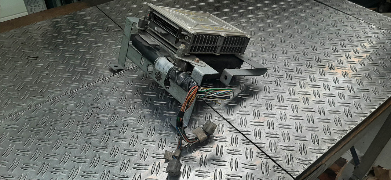 Gebrauchtes VOLVO F 10 Buajahr 1992, Motorsteuergerät von WABCO , Artikel - Nr. : 0 281 001 144 - Unidad de control para Camión: foto 5 Gebrauchtes VOLVO F 10 Buajahr 1992, Motorsteuergerät von WABCO , Artikel - Nr. : 0 281 001 144 - Unidad de control para Camión: foto 5