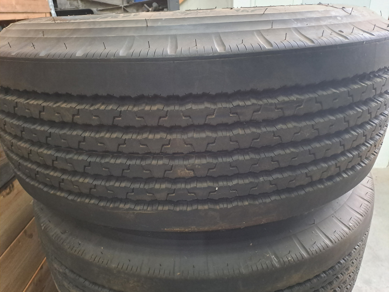 Neuwertige Lkw - Kompletträder / Reifen Firestone, Größe 425 / 65 R 22,5, Artikel - Nr. : 81.99999 - - Neumático para Camión: foto 4 Neuwertige Lkw - Kompletträder / Reifen Firestone, Größe 425 / 65 R 22,5, Artikel - Nr. : 81.99999 - - Neumático para Camión: foto 4