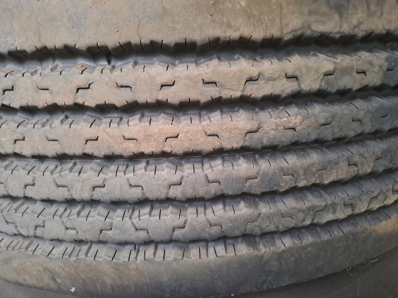 Neuwertige Lkw - Kompletträder / Reifen Firestone, Größe 425 / 65 R 22,5, Artikel - Nr. : 81.99999 - - Neumático para Camión: foto 2 Neuwertige Lkw - Kompletträder / Reifen Firestone, Größe 425 / 65 R 22,5, Artikel - Nr. : 81.99999 - - Neumático para Camión: foto 2