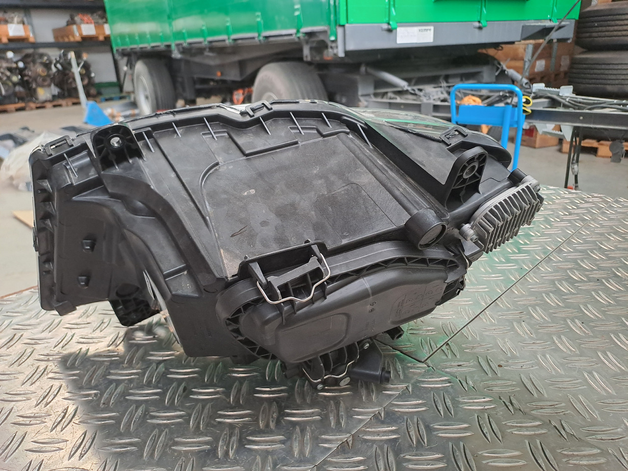 ---Neuwertiger Scheinwerfer und Träger MAN TG3 / TGS / TGX, Artikel - Nr. : 81.25101 - 6738 - Faro delantero para Camión: foto 3 ---Neuwertiger Scheinwerfer und Träger MAN TG3 / TGS / TGX, Artikel - Nr. : 81.25101 - 6738 - Faro delantero para Camión: foto 3