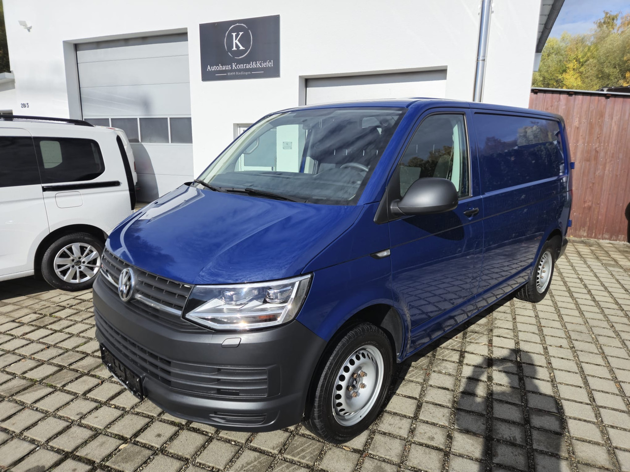 VOLKSWAGEN T6 Transporter Kasten-Kombi 4Motion/Navi/LED - Furgón: foto 1 VOLKSWAGEN T6 Transporter Kasten-Kombi 4Motion/Navi/LED - Furgón: foto 1