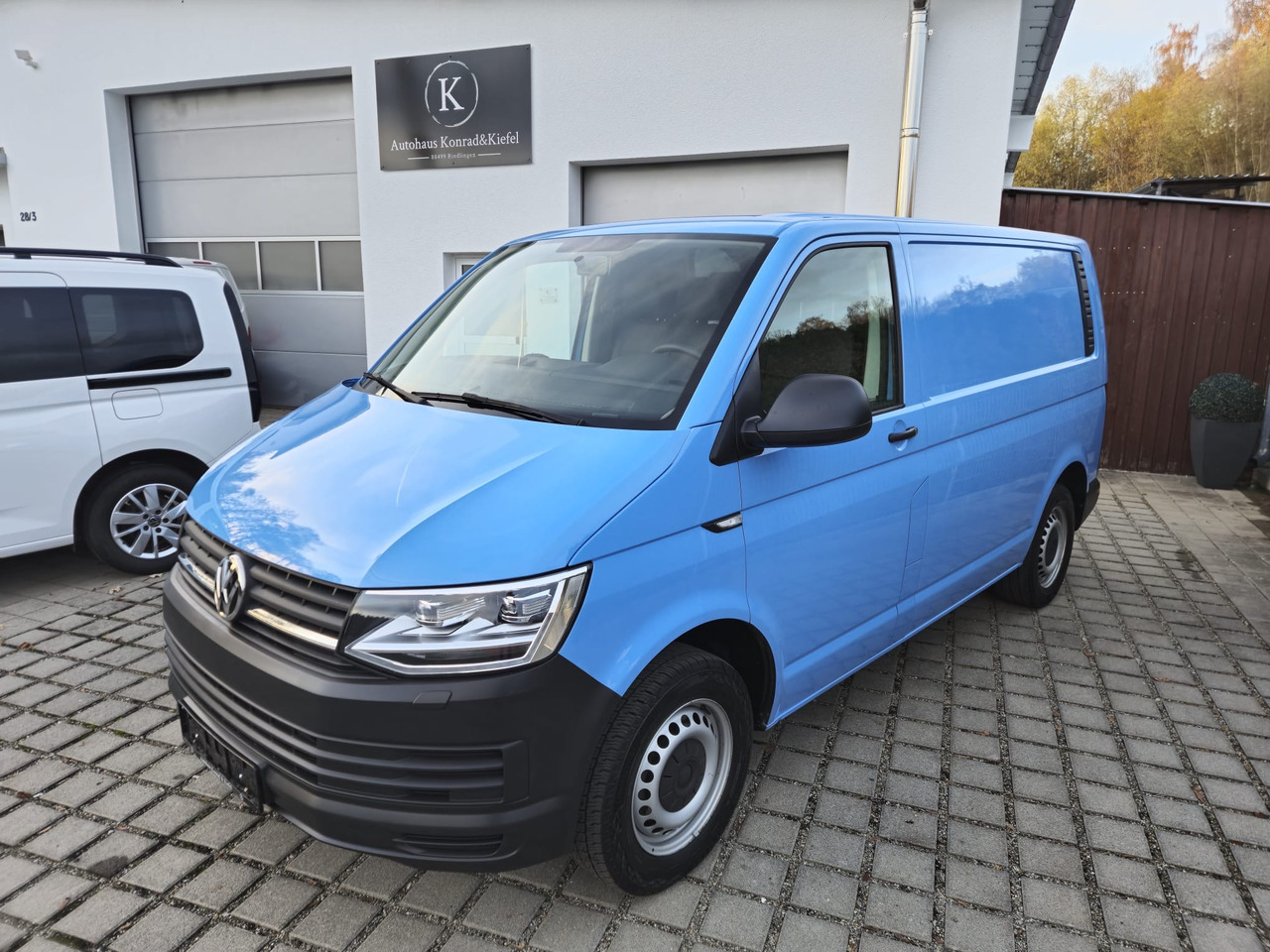 VOLKSWAGEN T6 Transporter Kasten-Kombi LED/AHK/Bluetooth - Furgón: foto 1 VOLKSWAGEN T6 Transporter Kasten-Kombi LED/AHK/Bluetooth - Furgón: foto 1