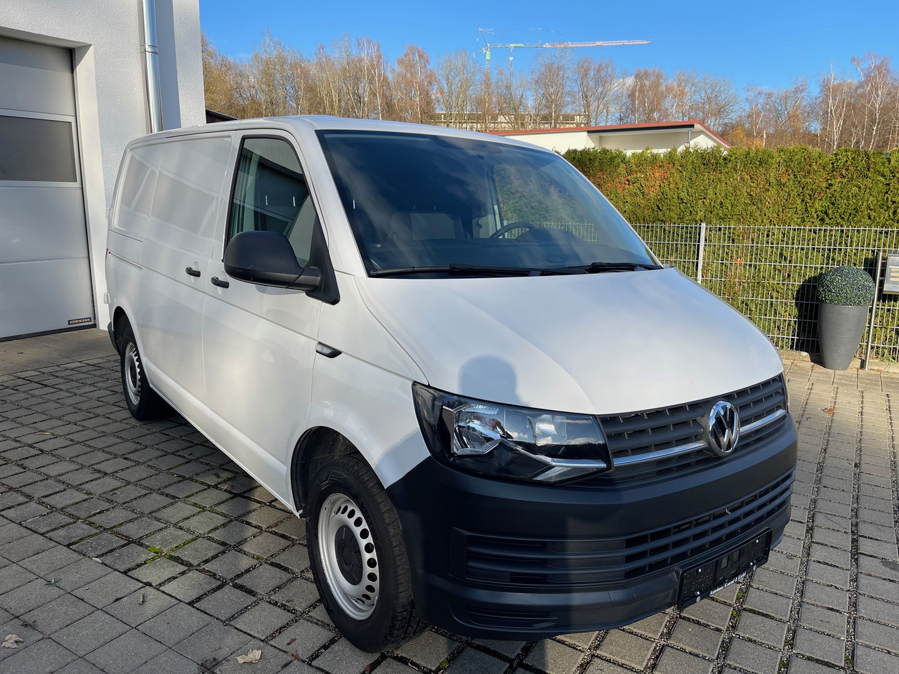 VOLKSWAGEN T6 Transporter Klima/PDC/AHK/Standheizung - Furgón: foto 2 VOLKSWAGEN T6 Transporter Klima/PDC/AHK/Standheizung - Furgón: foto 2