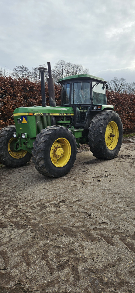 JOHN DEERE 4350 - Tractor: foto 1 JOHN DEERE 4350 - Tractor: foto 1