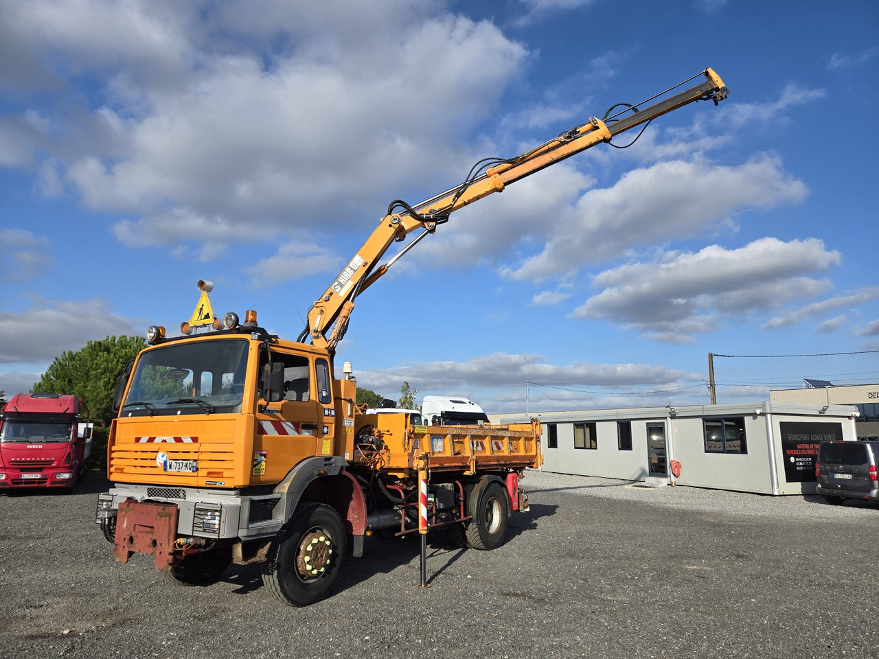 Renault G250 4x4 - Camión volquete, Camión grúa: foto 1 Renault G250 4x4 - Camión volquete, Camión grúa: foto 1