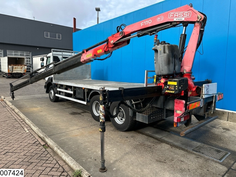 Renault Kerax 370 Dxi 6x4, EURO 4, Fassi - Camión caja abierta, Camión grúa: foto 4 Renault Kerax 370 Dxi 6x4, EURO 4, Fassi - Camión caja abierta, Camión grúa: foto 4