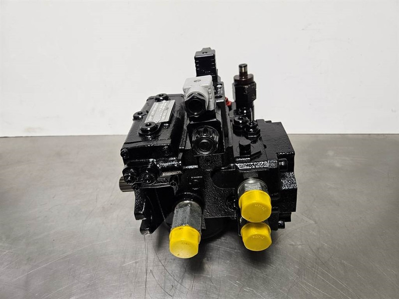 Giant 451T-Bondioli& Pavesi M4PV28-28-Drive pump/Rijpomp - Hidráulica para Maquinaria de construcción: foto 4 Giant 451T-Bondioli& Pavesi M4PV28-28-Drive pump/Rijpomp - Hidráulica para Maquinaria de construcción: foto 4