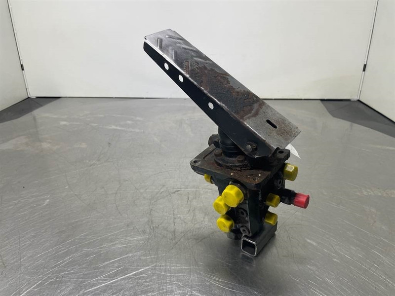 O & K L25.5-Safim 191826/FP3-Brake pedal/Bremspedal - Cabina e interior para Maquinaria de construcción: foto 2 O & K L25.5-Safim 191826/FP3-Brake pedal/Bremspedal - Cabina e interior para Maquinaria de construcción: foto 2