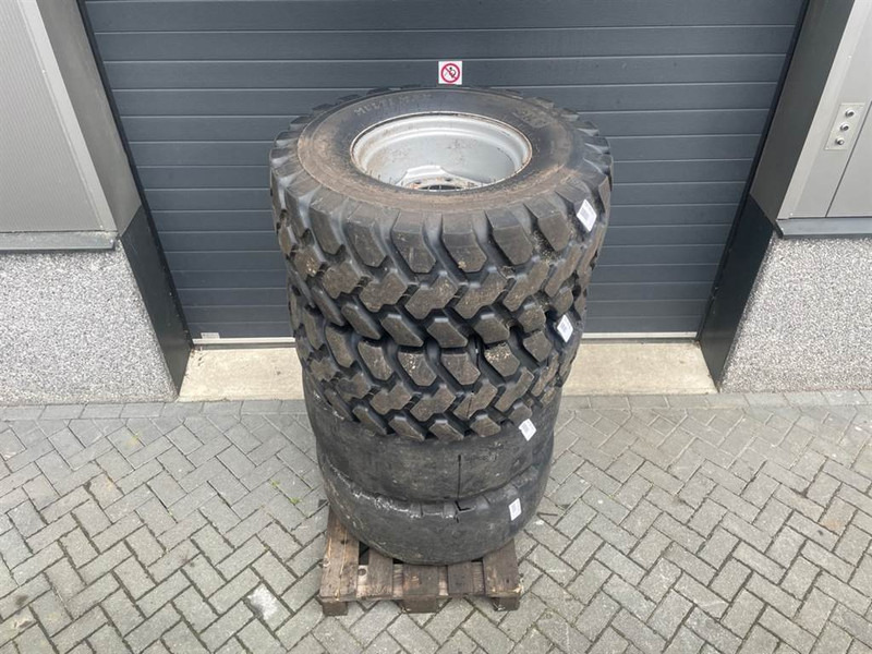 Terex TL120-BKT 400/70R20-Tire/Reifen/Band - Neumáticos y llantas para Maquinaria de construcción: foto 2 Terex TL120-BKT 400/70R20-Tire/Reifen/Band - Neumáticos y llantas para Maquinaria de construcción: foto 2