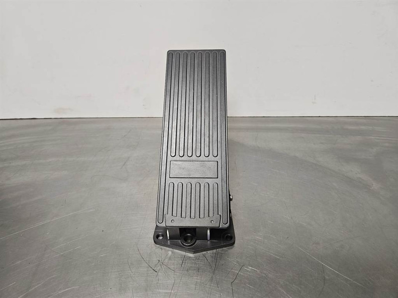 Terex TL260-5350260006-Gas pedal/Fusspedal/Gaspedaal - Sistema eléctrico para Maquinaria de construcción: foto 2 Terex TL260-5350260006-Gas pedal/Fusspedal/Gaspedaal - Sistema eléctrico para Maquinaria de construcción: foto 2