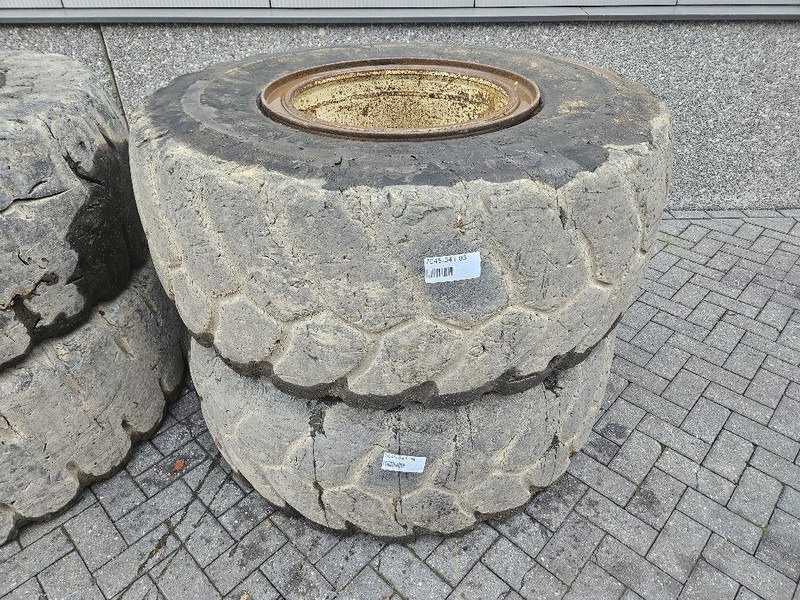 Terex TL260S-Banden 20.5-R25-Solid wheels / Full Gummi - Neumáticos y llantas para Maquinaria de construcción: foto 2 Terex TL260S-Banden 20.5-R25-Solid wheels / Full Gummi - Neumáticos y llantas para Maquinaria de construcción: foto 2
