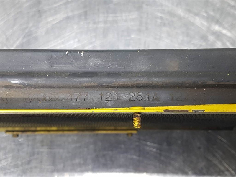 Volkswagen 477121251A-Cooler/Kühler/Koeler - Motor y piezas para Maquinaria de construcción: foto 4 Volkswagen 477121251A-Cooler/Kühler/Koeler - Motor y piezas para Maquinaria de construcción: foto 4