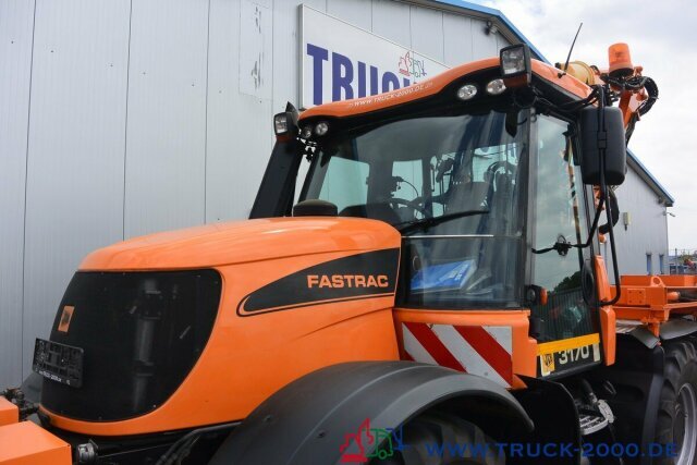 JCB Fastrac 4x4 inklusive Mulag Front u. Heck Mäher - Tractor municipal, Desbrozadora de brazo: foto 5 JCB Fastrac 4x4 inklusive Mulag Front u. Heck Mäher - Tractor municipal, Desbrozadora de brazo: foto 5