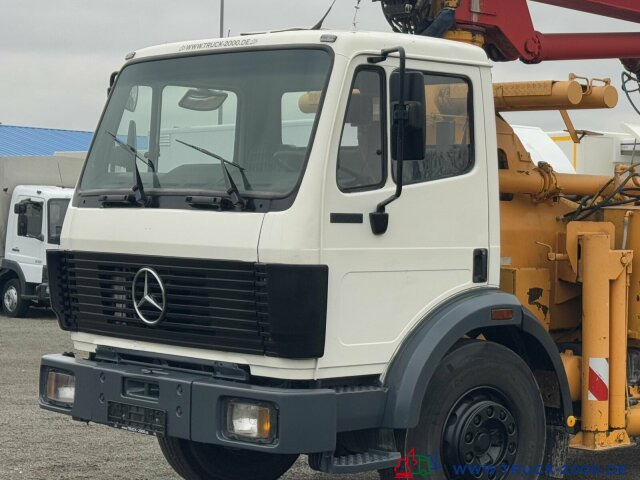 Mercedes-Benz 1722 Betonpumpe Schwing 23m 4 Mast Hallenmeister - Camión grúa: foto 2 Mercedes-Benz 1722 Betonpumpe Schwing 23m 4 Mast Hallenmeister - Camión grúa: foto 2