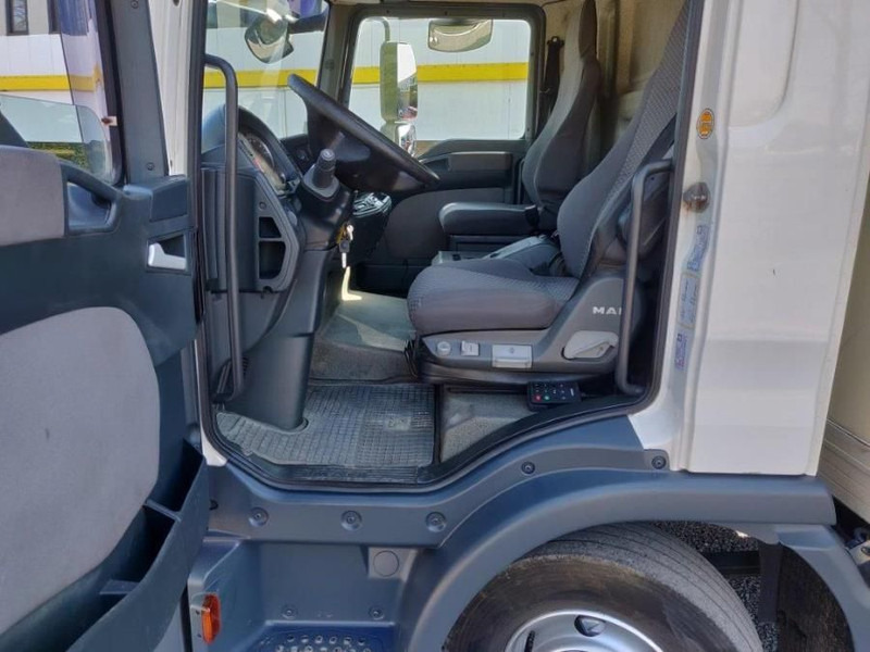 MAN TGL 12.210 Automaat euro4 - Camión caja cerrada: foto 5 MAN TGL 12.210 Automaat euro4 - Camión caja cerrada: foto 5