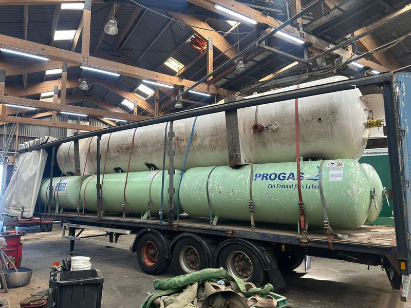 FULL TRAILER LOADED WITH LPG TANKS - Semirremolque lona: foto 1 FULL TRAILER LOADED WITH LPG TANKS - Semirremolque lona: foto 1