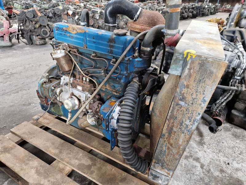 Ford F2 6015 - Motor: foto 4 Ford F2 6015 - Motor: foto 4