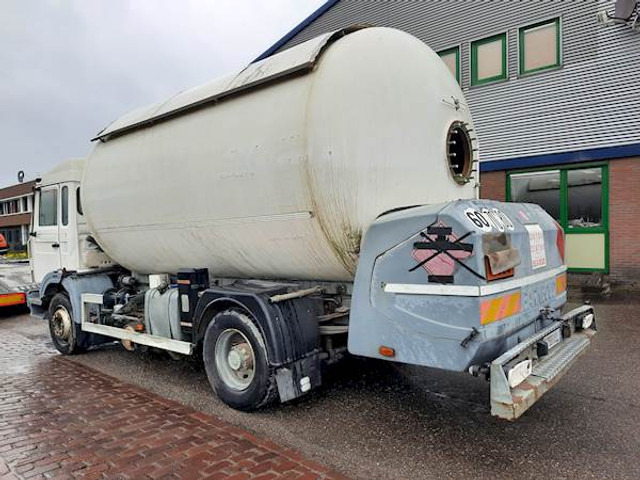 Renault MIDLINER M210 GAS / LPG - Camión cisterna: foto 4 Renault MIDLINER M210 GAS / LPG - Camión cisterna: foto 4