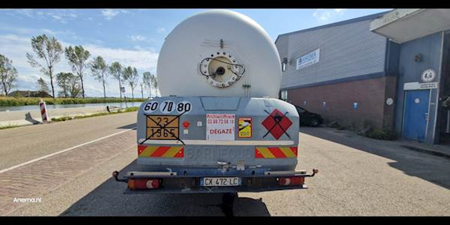 Camión cisterna Renault MIDLUM 220 GAS / LPG: foto 9 Camión cisterna Renault MIDLUM 220 GAS / LPG: foto 9