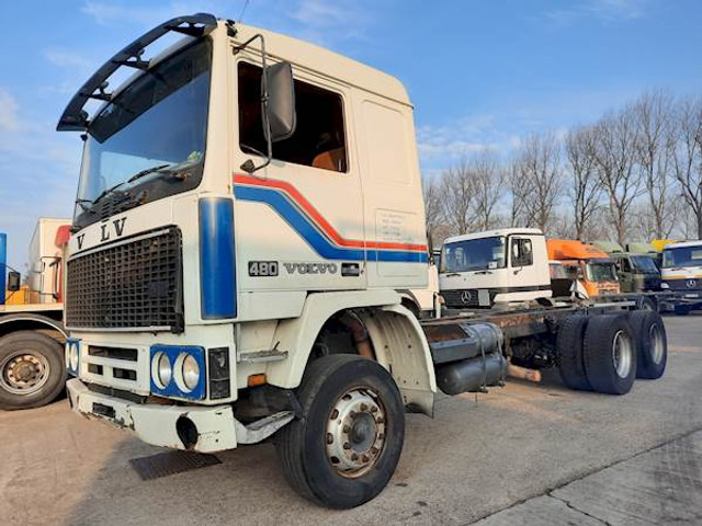 Volvo F 12 6*4 STEEL SUSPENSION - Camión chasis: foto 1 Volvo F 12 6*4 STEEL SUSPENSION - Camión chasis: foto 1