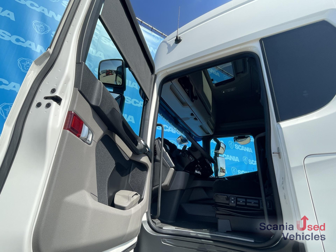 SCANIA R 450 A4x2NA DIFF-L RETARDER ACC 2X TANK - Cabeza tractora: foto 3 SCANIA R 450 A4x2NA DIFF-L RETARDER ACC 2X TANK - Cabeza tractora: foto 3