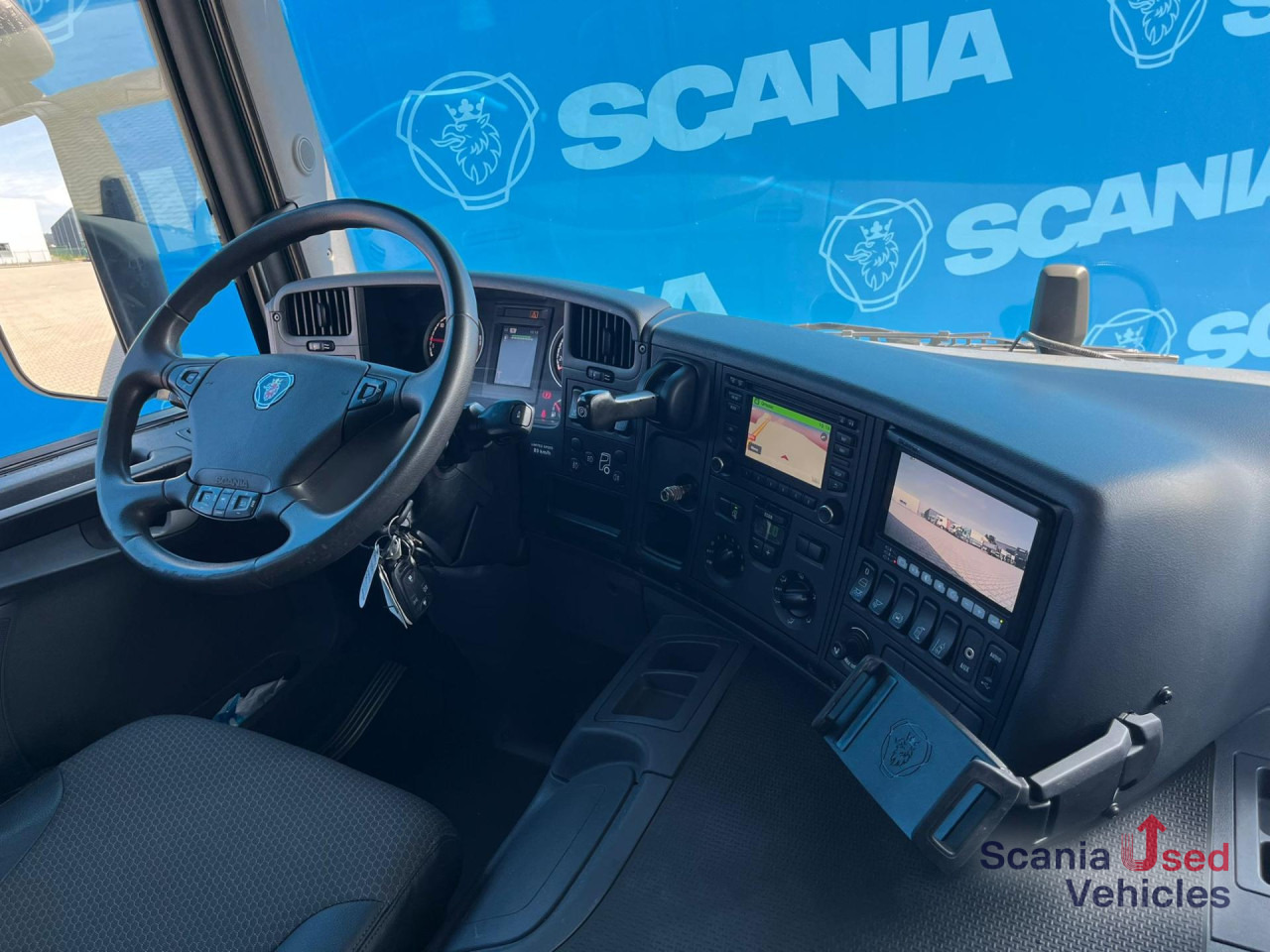 Camión caja cerrada SCANIA P 320 DB6x2*4MNB RETARDER FULL AIR 8T TAIL LIFT 2T: foto 13