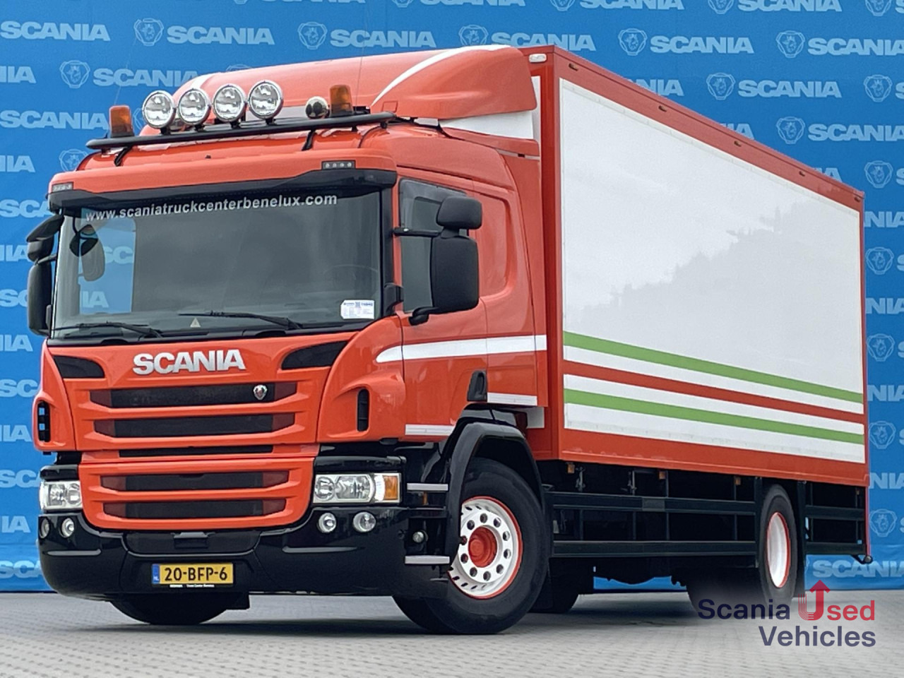 SCANIA P 370 LB4x2MNB RETARDER FULL AIR 705X245X235 - Camión caja cerrada: foto 1 SCANIA P 370 LB4x2MNB RETARDER FULL AIR 705X245X235 - Camión caja cerrada: foto 1