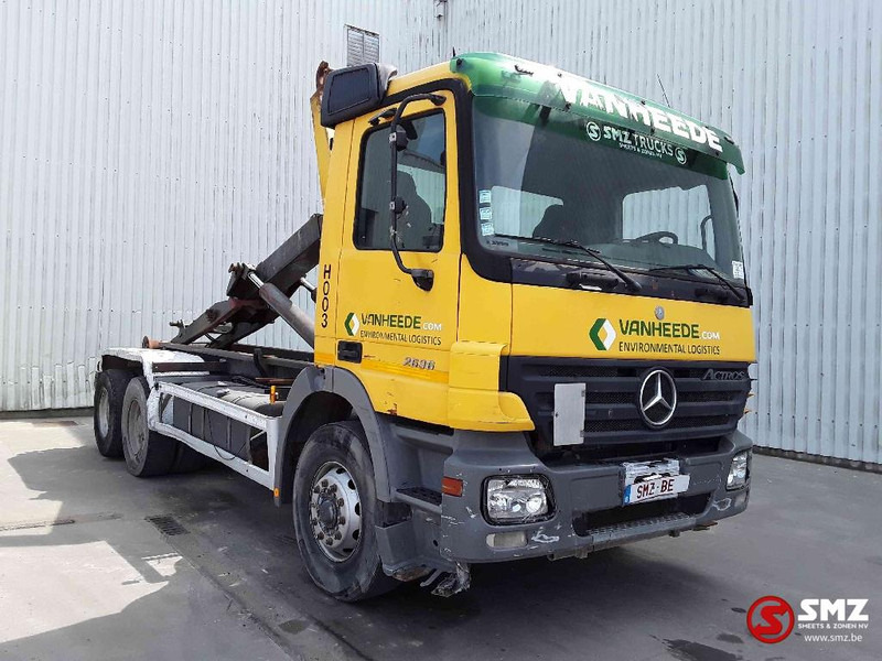 Mercedes-Benz Actros 2636 6x4 lames steel 3x - Camión portacontenedore/ Intercambiable: foto 1 Mercedes-Benz Actros 2636 6x4 lames steel 3x - Camión portacontenedore/ Intercambiable: foto 1