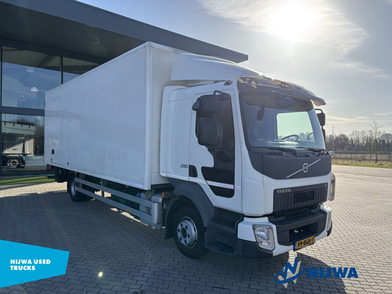 Volvo FL 210 4x2 Laadklep + Zijdeur - Camión caja cerrada: foto 2 Volvo FL 210 4x2 Laadklep + Zijdeur - Camión caja cerrada: foto 2