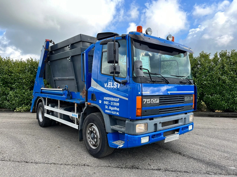 DAF CF 75.250 Euro3 / 2 bakken / Portaalarm / Manual - Camión multibasculante: foto 1 DAF CF 75.250 Euro3 / 2 bakken / Portaalarm / Manual - Camión multibasculante: foto 1