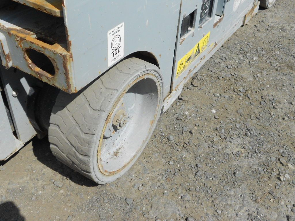 Camión con plataforma elevadora Genie GS 1932, Scherenarbeitsbühne Genie 8 m: foto 12 Camión con plataforma elevadora Genie GS 1932, Scherenarbeitsbühne Genie 8 m: foto 12