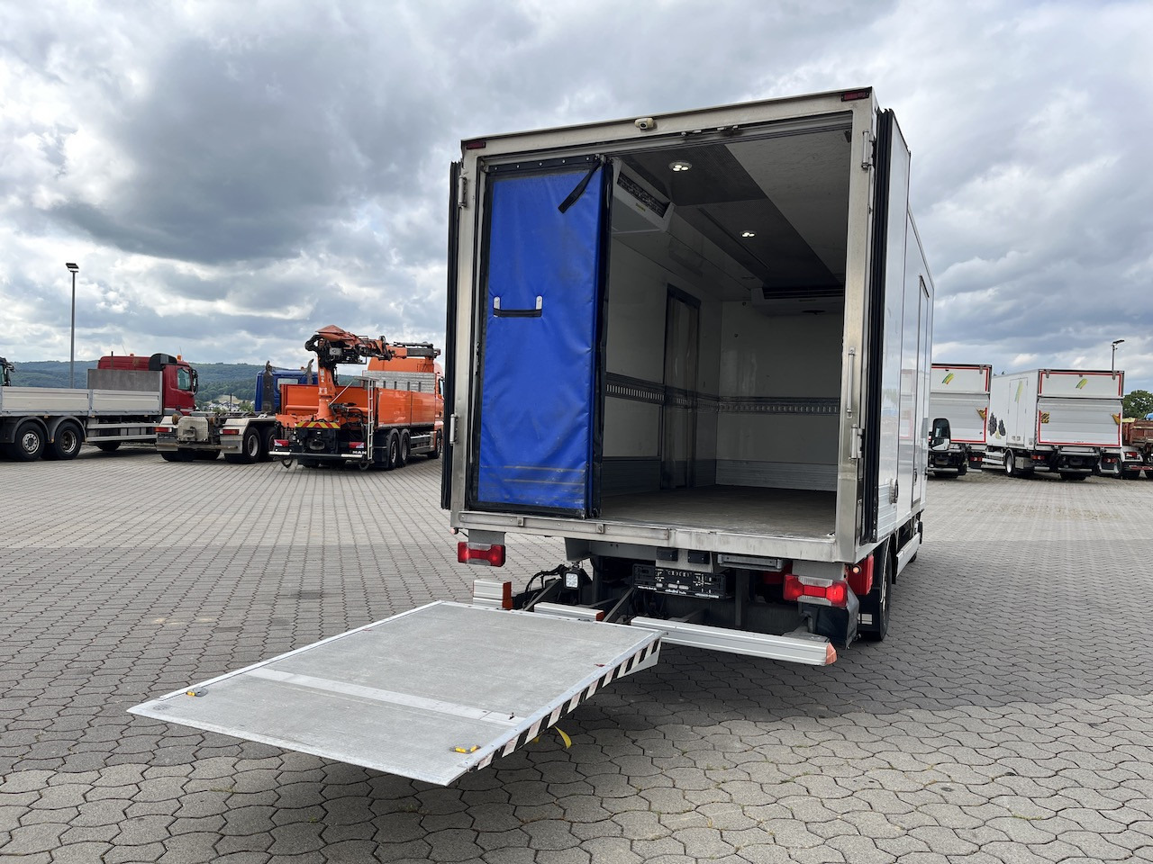Iveco 70C18 Daily Kühlkoffer mit Ladebordwand Konvekta - Furgoneta: foto 4 Iveco 70C18 Daily Kühlkoffer mit Ladebordwand Konvekta - Furgoneta: foto 4