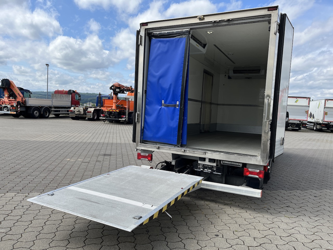 Iveco 70C18 Daily Kühlkoffer mit Ladebordwand Konvekta - Furgoneta: foto 4 Iveco 70C18 Daily Kühlkoffer mit Ladebordwand Konvekta - Furgoneta: foto 4