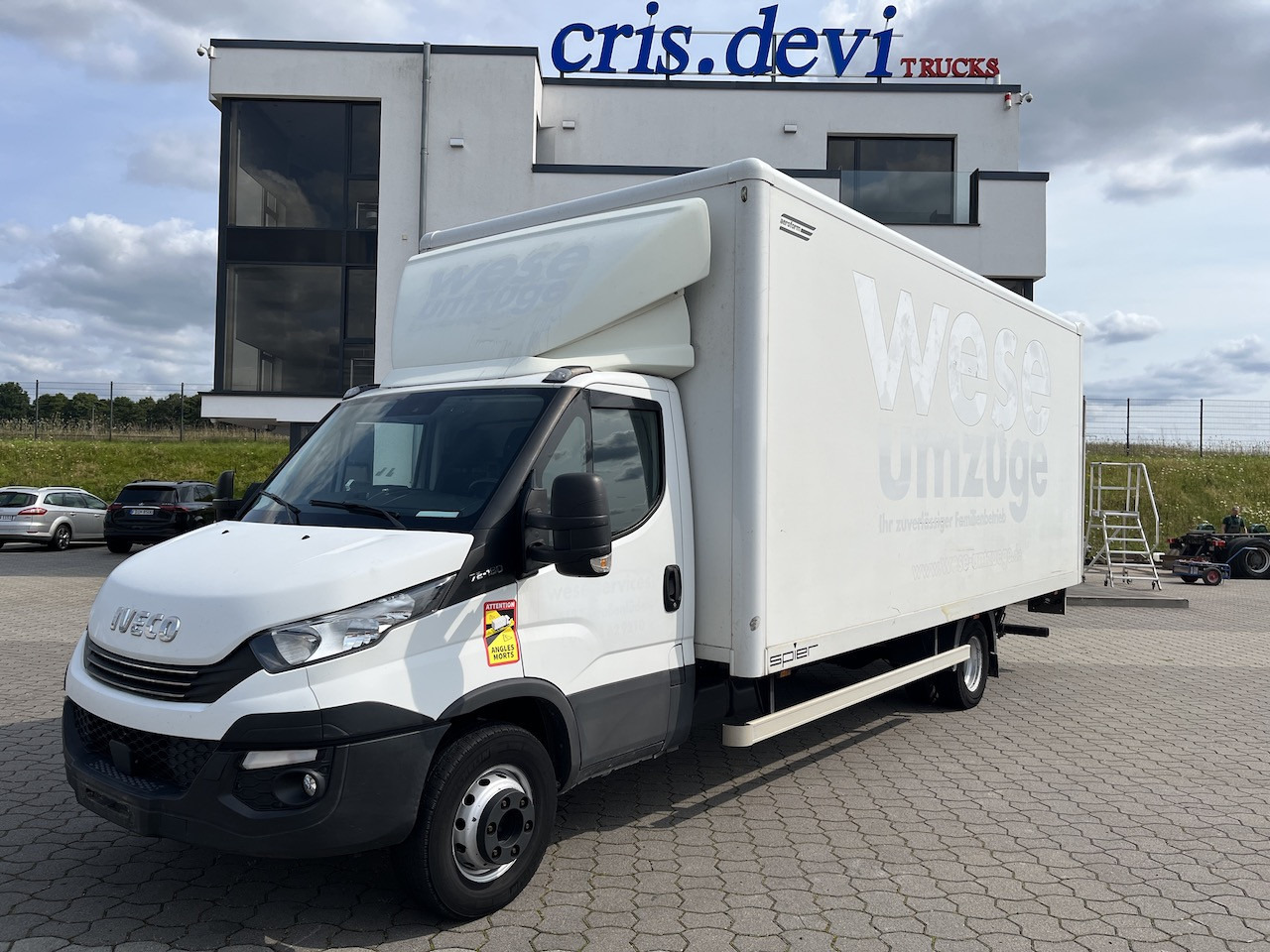 Iveco 70C18 Daily Koffer mit Ladebordwand - Furgoneta caja cerrada: foto 1 Iveco 70C18 Daily Koffer mit Ladebordwand - Furgoneta caja cerrada: foto 1