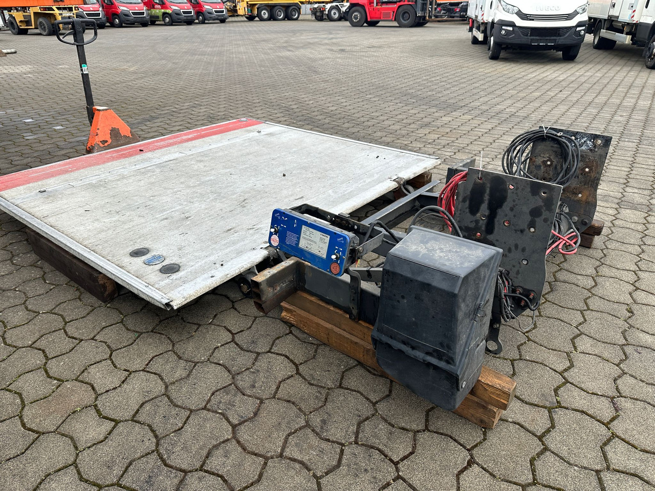 Iveco Koffer 8,80 m + Ladebordwand 1,5t - Furgoneta caja cerrada: foto 2 Iveco Koffer 8,80 m + Ladebordwand 1,5t - Furgoneta caja cerrada: foto 2