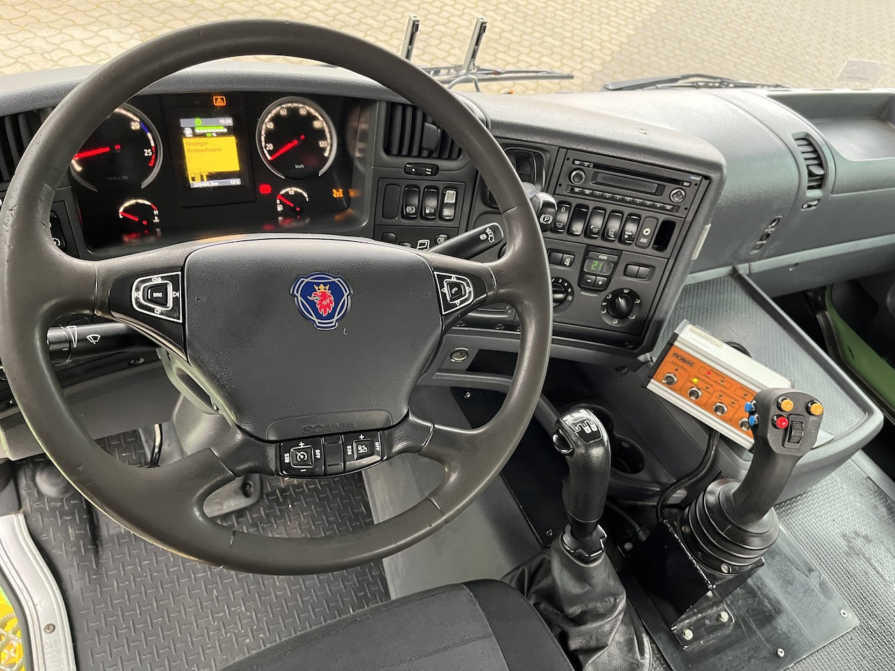 Scania G 450 8x4 Trösch Abrollkipper - Camión multibasculante: foto 2 Scania G 450 8x4 Trösch Abrollkipper - Camión multibasculante: foto 2