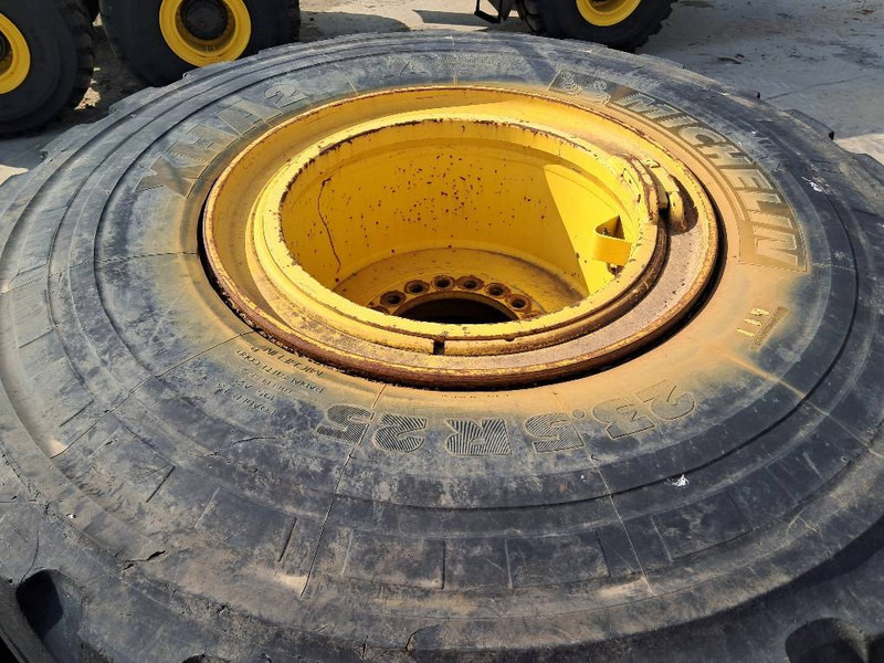 Komatsu WA380 4x RIM ASSY 423-30-62201 - Neumáticos y llantas para Maquinaria de construcción: foto 1 Komatsu WA380 4x RIM ASSY 423-30-62201 - Neumáticos y llantas para Maquinaria de construcción: foto 1