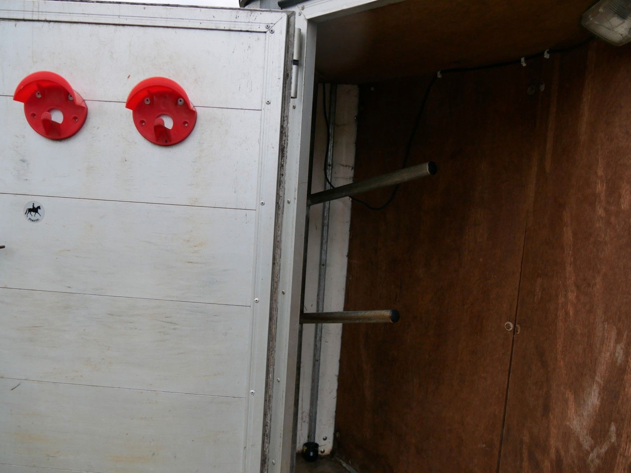 Böckmann Alu 2 Pferde mit Sattelkammer - Remolque transporte de ganado: foto 3 Böckmann Alu 2 Pferde mit Sattelkammer - Remolque transporte de ganado: foto 3