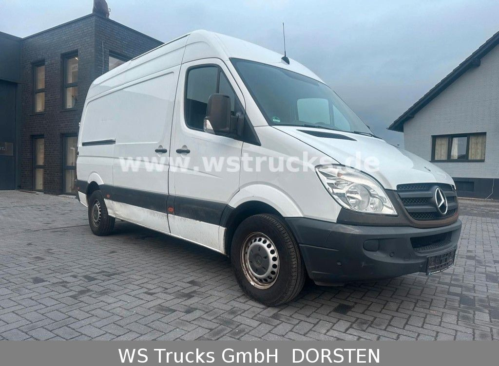Mercedes-Benz Sprinter II Kasten 216 CDI Hoch/Lang - Coche: foto 1 Mercedes-Benz Sprinter II Kasten 216 CDI Hoch/Lang - Coche: foto 1
