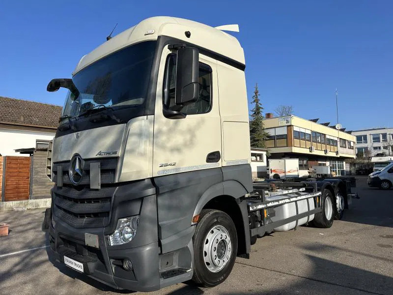 Mercedes-Benz Actros 2542 LL BDF Standard 6x2 LBW - Camión portacontenedore/ Intercambiable: foto 1 Mercedes-Benz Actros 2542 LL BDF Standard 6x2 LBW - Camión portacontenedore/ Intercambiable: foto 1