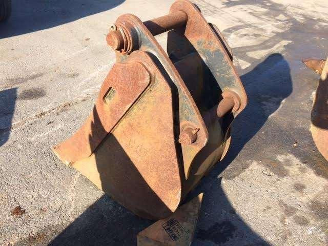 CATERPILLAR 430mm - Type Tractopelle - Cazo para excavadora: foto 4 CATERPILLAR 430mm - Type Tractopelle - Cazo para excavadora: foto 4