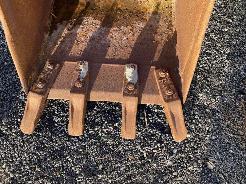 CATERPILLAR 570mm - type tractopelle - Cazo para excavadora: foto 2 CATERPILLAR 570mm - type tractopelle - Cazo para excavadora: foto 2