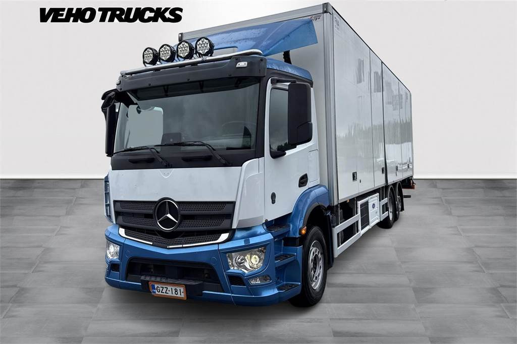 Mercedes-Benz 2546 6x2 L - Camión caja cerrada: foto 1 Mercedes-Benz 2546 6x2 L - Camión caja cerrada: foto 1