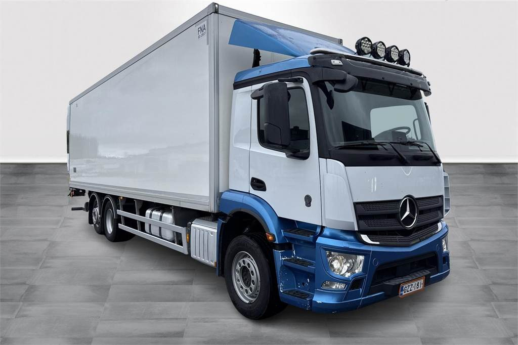 Mercedes-Benz 2546 6x2 L - Camión caja cerrada: foto 3 Mercedes-Benz 2546 6x2 L - Camión caja cerrada: foto 3