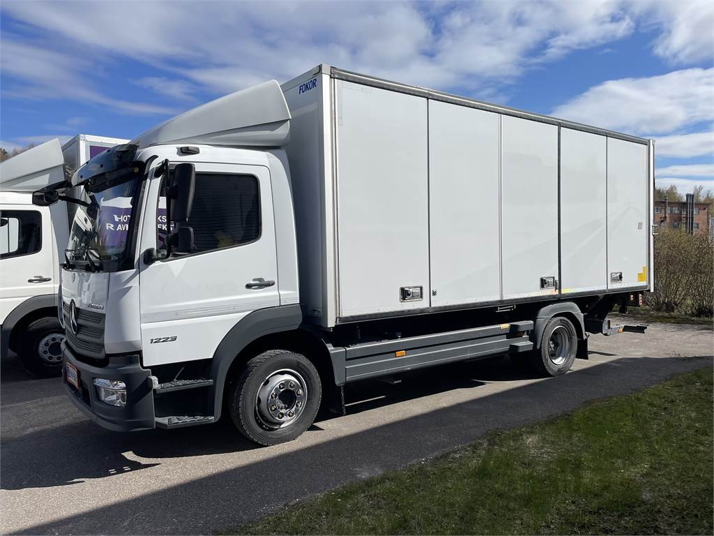 Mercedes-Benz ATEGO 1223L - Camión caja cerrada: foto 2 Mercedes-Benz ATEGO 1223L - Camión caja cerrada: foto 2
