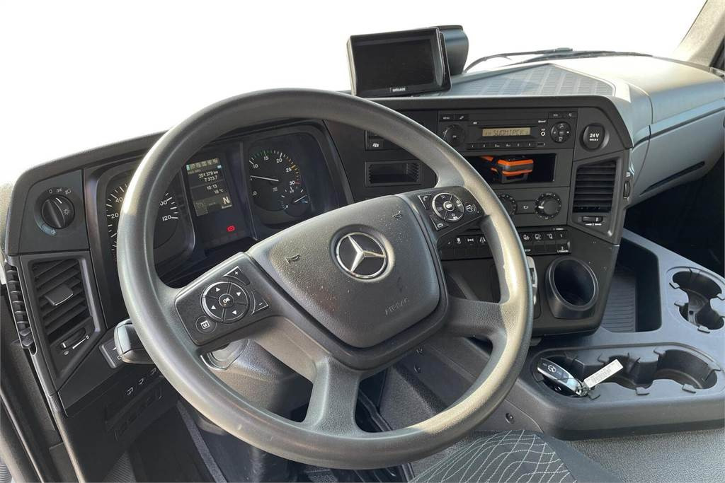 Camión isotérmico Mercedes-Benz Actros 1827 4x2 8,7m umpikori+PL nostin: foto 9