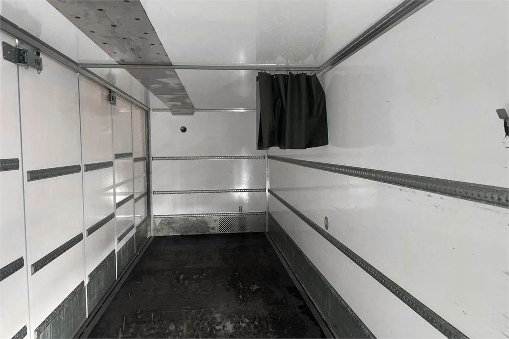 Mercedes-Benz Actros 1827 4x2 8,7m umpikori+PL nostin - Camión isotérmico: foto 5 Mercedes-Benz Actros 1827 4x2 8,7m umpikori+PL nostin - Camión isotérmico: foto 5