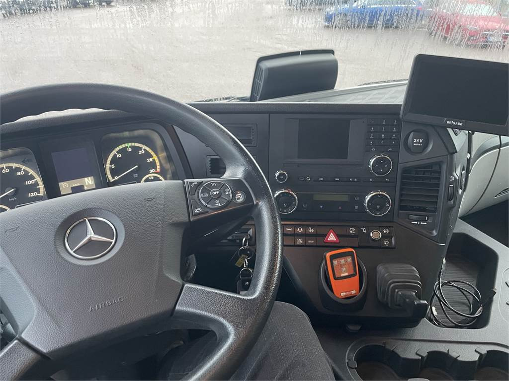 Mercedes-Benz Antos 1827 L/4x2 KSA-UMPIKORI+PL-NOSTIN - Camión caja cerrada: foto 3 Mercedes-Benz Antos 1827 L/4x2 KSA-UMPIKORI+PL-NOSTIN - Camión caja cerrada: foto 3