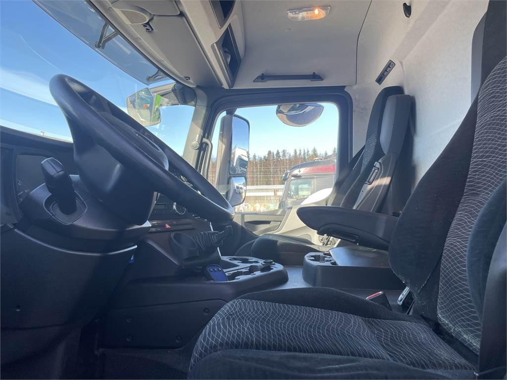 Mercedes-Benz Antos 1830L FRC kakslämpökori + PL-Nostin - Camión isotérmico: foto 5 Mercedes-Benz Antos 1830L FRC kakslämpökori + PL-Nostin - Camión isotérmico: foto 5