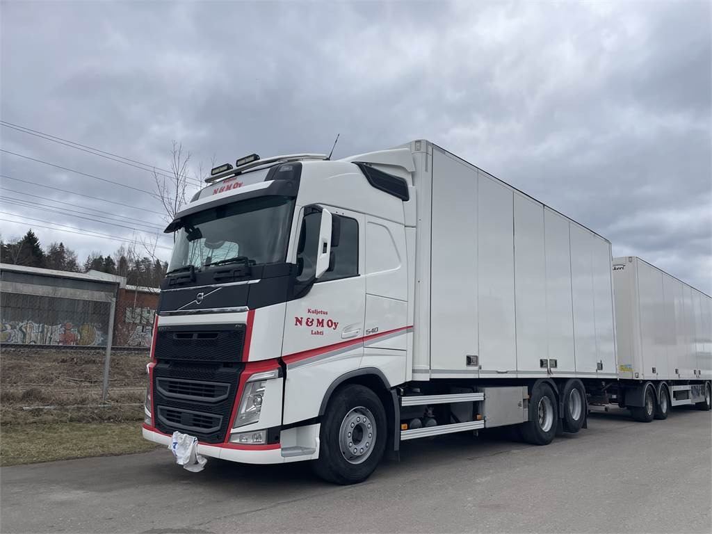 Volvo FH - Camión caja cerrada: foto 1 Volvo FH - Camión caja cerrada: foto 1